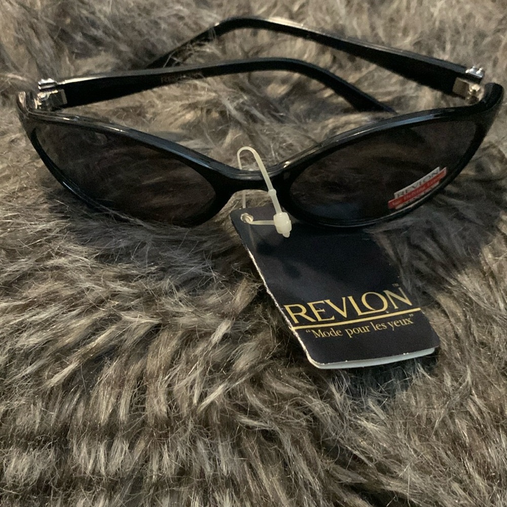 Vintage NWT Revlon sunglasses 🕶️